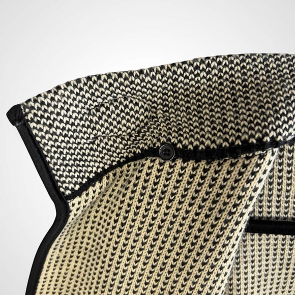 Do everything in Love Poncho Womens One Size Black White Knit Toggle Cape Collar - Picture 8 of 11